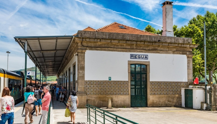 Estação de comboios de Peso da Régua Portugal: Porta de entrada para a beleza do Alto Douro.